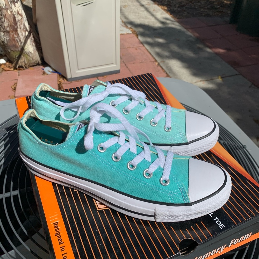 COPY - Converse all stars men’s size 8